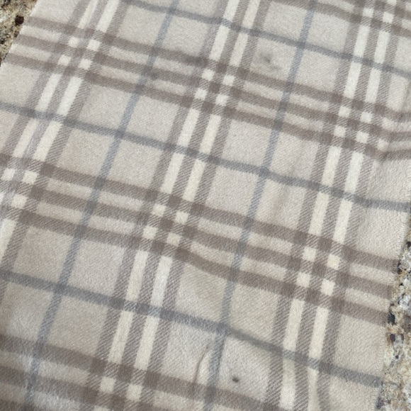 Burberry scarf - Picture 3 of 3
